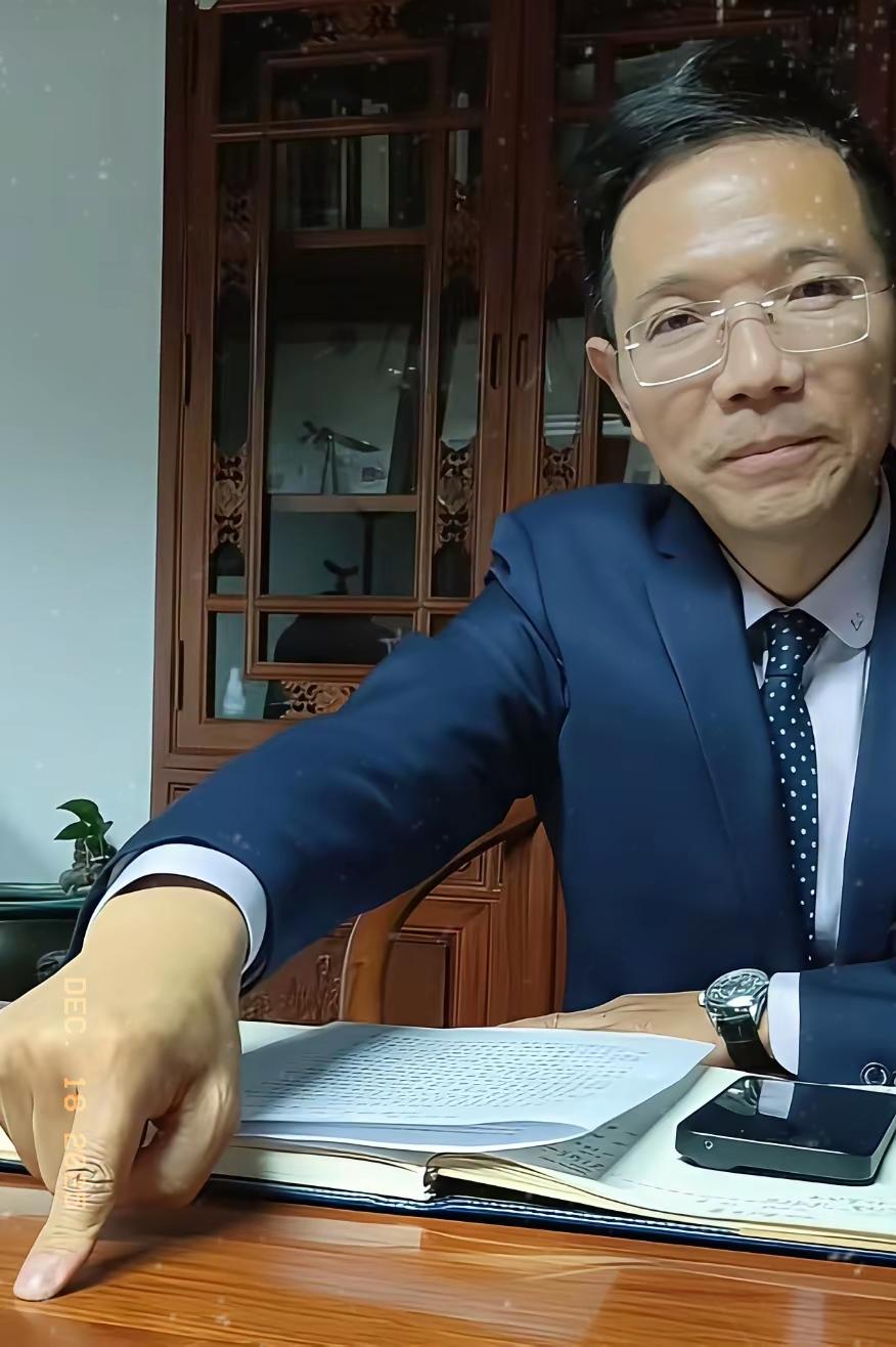 李圣放大招！下周直奔河南王某晶案交助手，手指一点暗含“必须拿下”？李圣律师