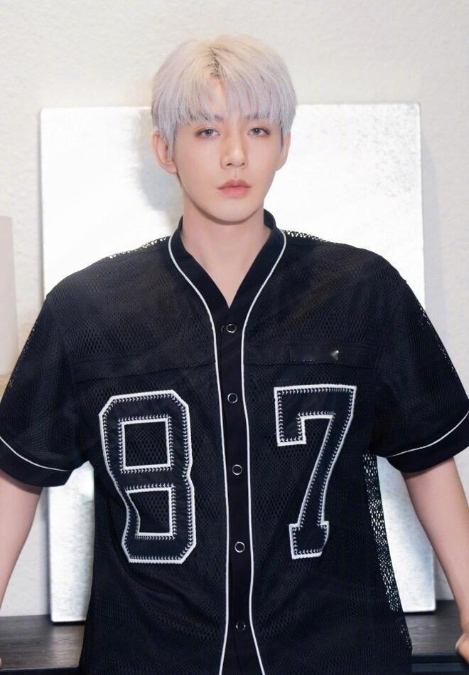 新卡没见过的邓为白发妆造为子帅爆啦😍