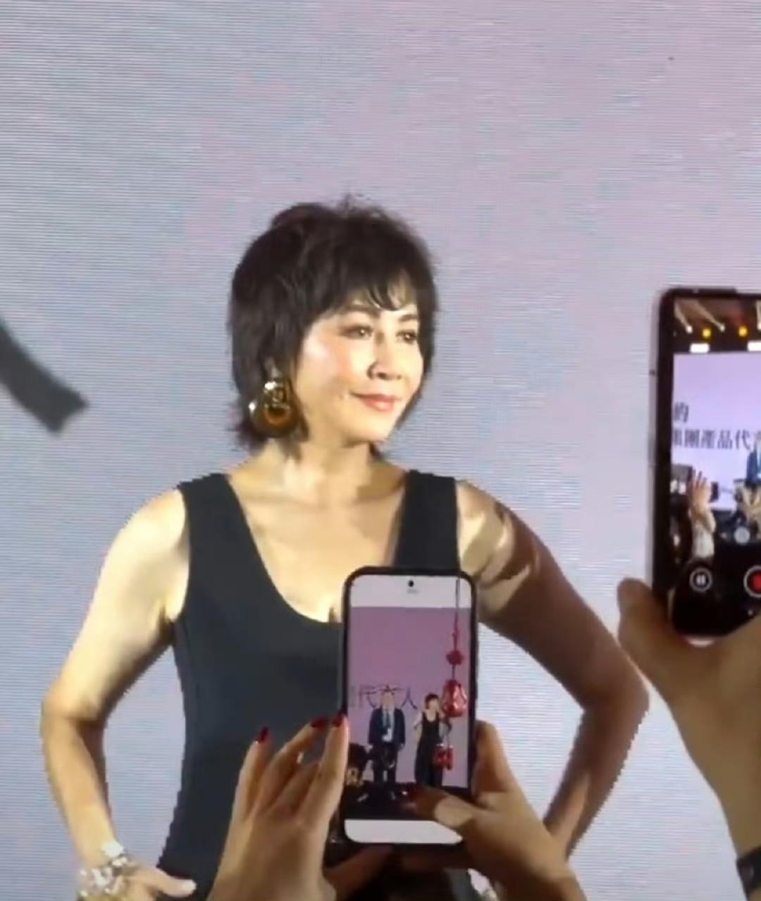 刘嘉玲，医美失败！4月2日，刘嘉玲因为医美的事喜提热搜，参加活动时的真实状态，