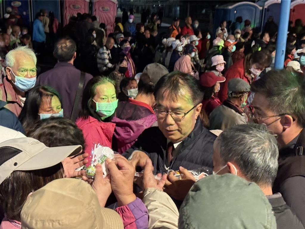 邱议莹拼高雄市长初选最后冲刺，黄伟哲现身力挺民进党高雄市长初选倒计时，立委邱议