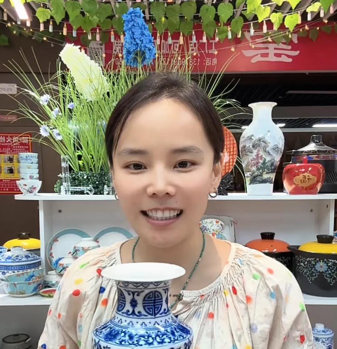 熊磊今天居然说，为了庆祝自己的陶瓷店四周年店庆，准备直播四天！看样子，对这次店