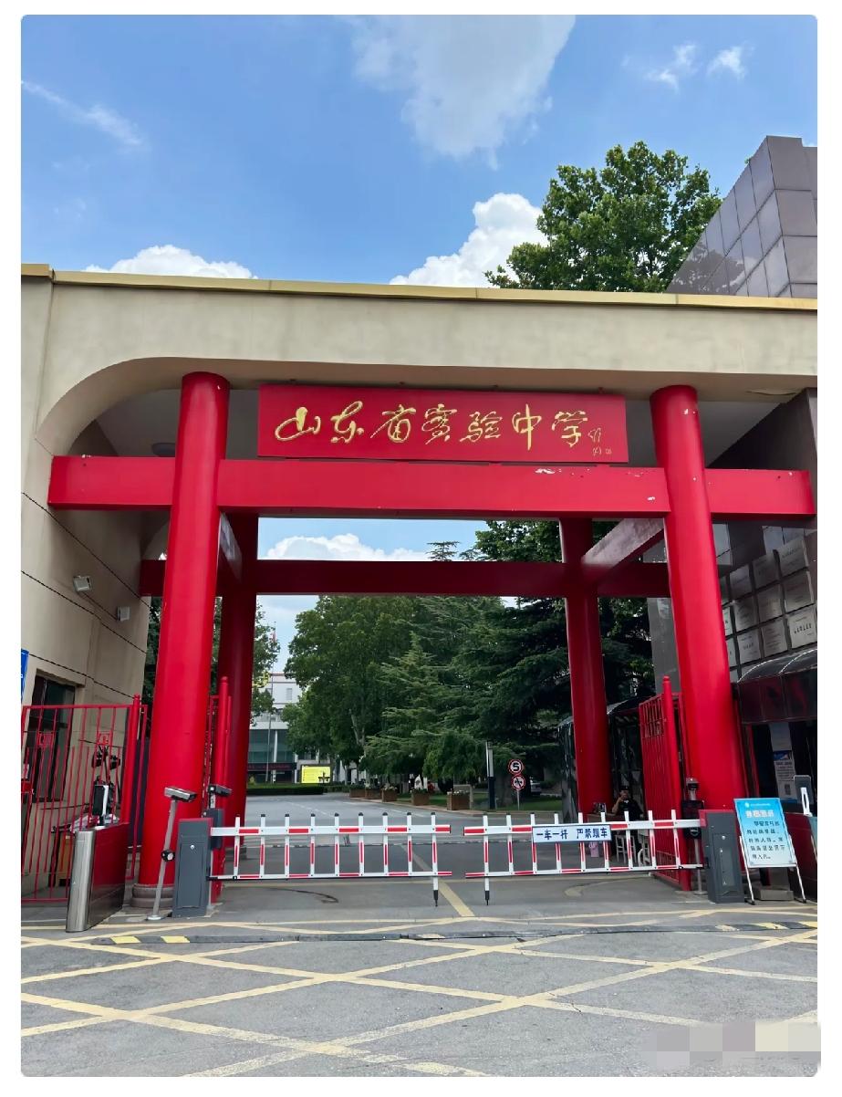 发现没，今年的高考，安静的有点反常。往年这个时候，氛围早就拉满了。朋友圈满