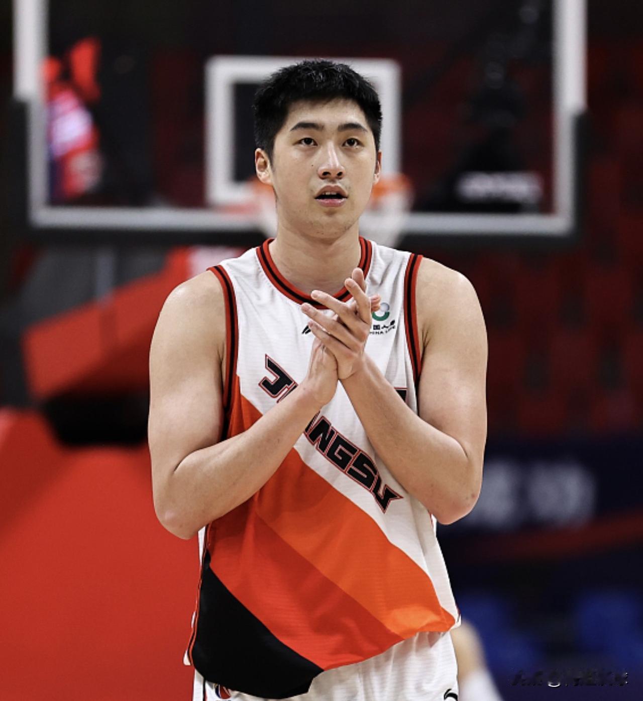 CBA新赛季，江苏男篮本土球员合同一览：01、吴羽佳：C类合同还剩1年