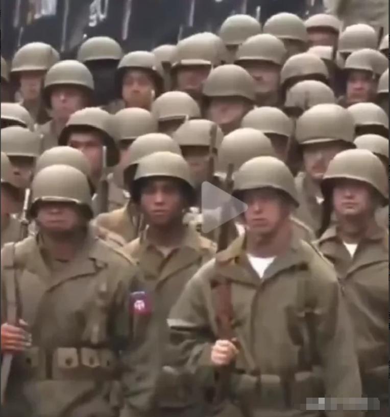 美国很少举行阅兵，看起来似乎无组织、无纪律，甚至有点松松垮垮，让不少人因此质疑美