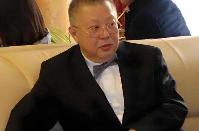 万万没想到，6年前反中乱港分子的幕后金主，竟是个“爱国”商人，他人前自居“爱国华