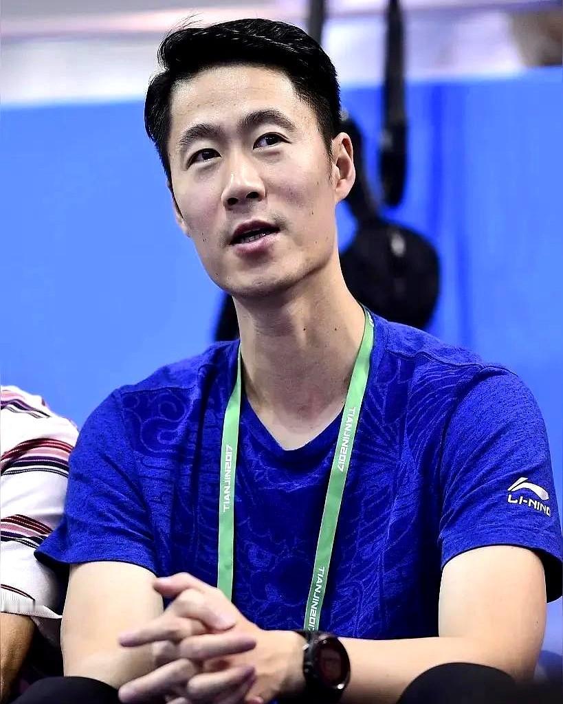 乒羽中心主任是高元义，王励勤是副主任！王励勤卸上海竞技体育训练管理中心主任职