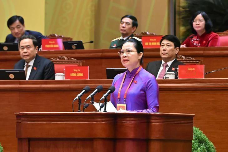 这台上几个人的表情太有意思了！越南这两天召开重要大会，苏林、梁强、陈锦秀等五驾马