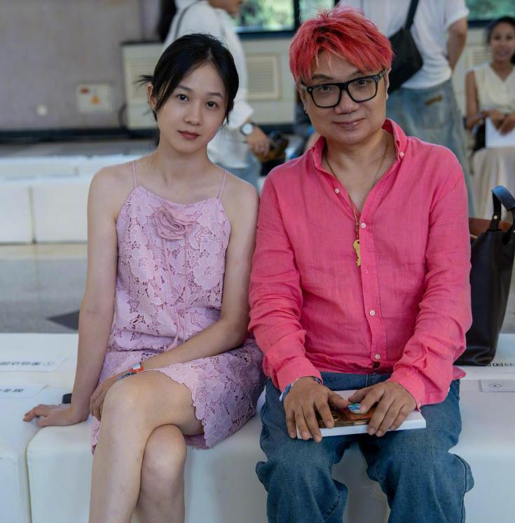 程青松说，他不认识于朦胧，这到底是怎么回事？即使程青松不认识于朦胧，或者说于