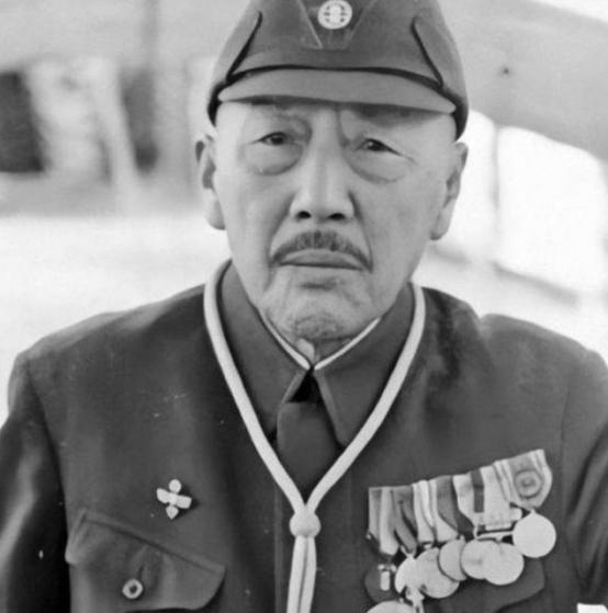 那天，老李头本是上山打狍子，风雪太大，他才误打误撞进了这座背风山坳里的木屋。屋里