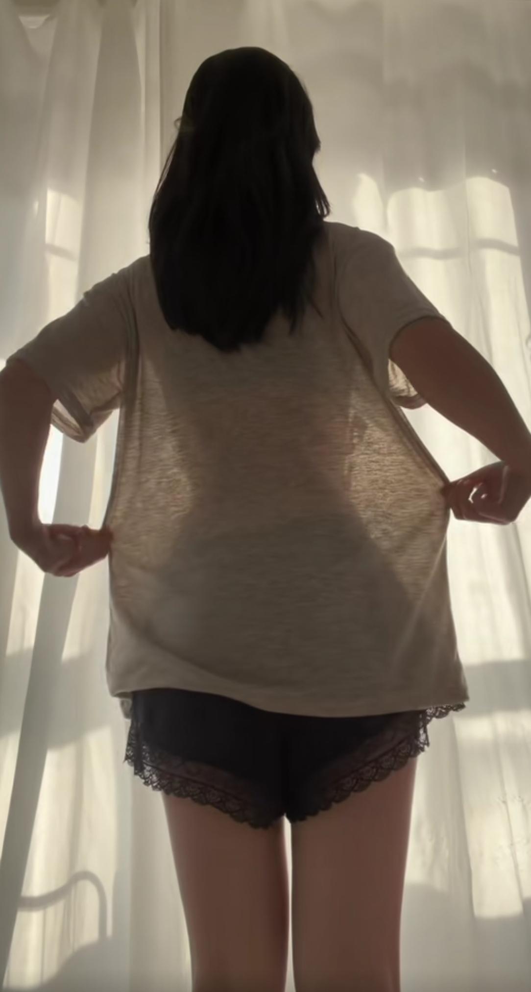 是那个爱而不得的女人。或许在每个男人心底，都藏着这样一位爱而不得的仙女。她宛如夜