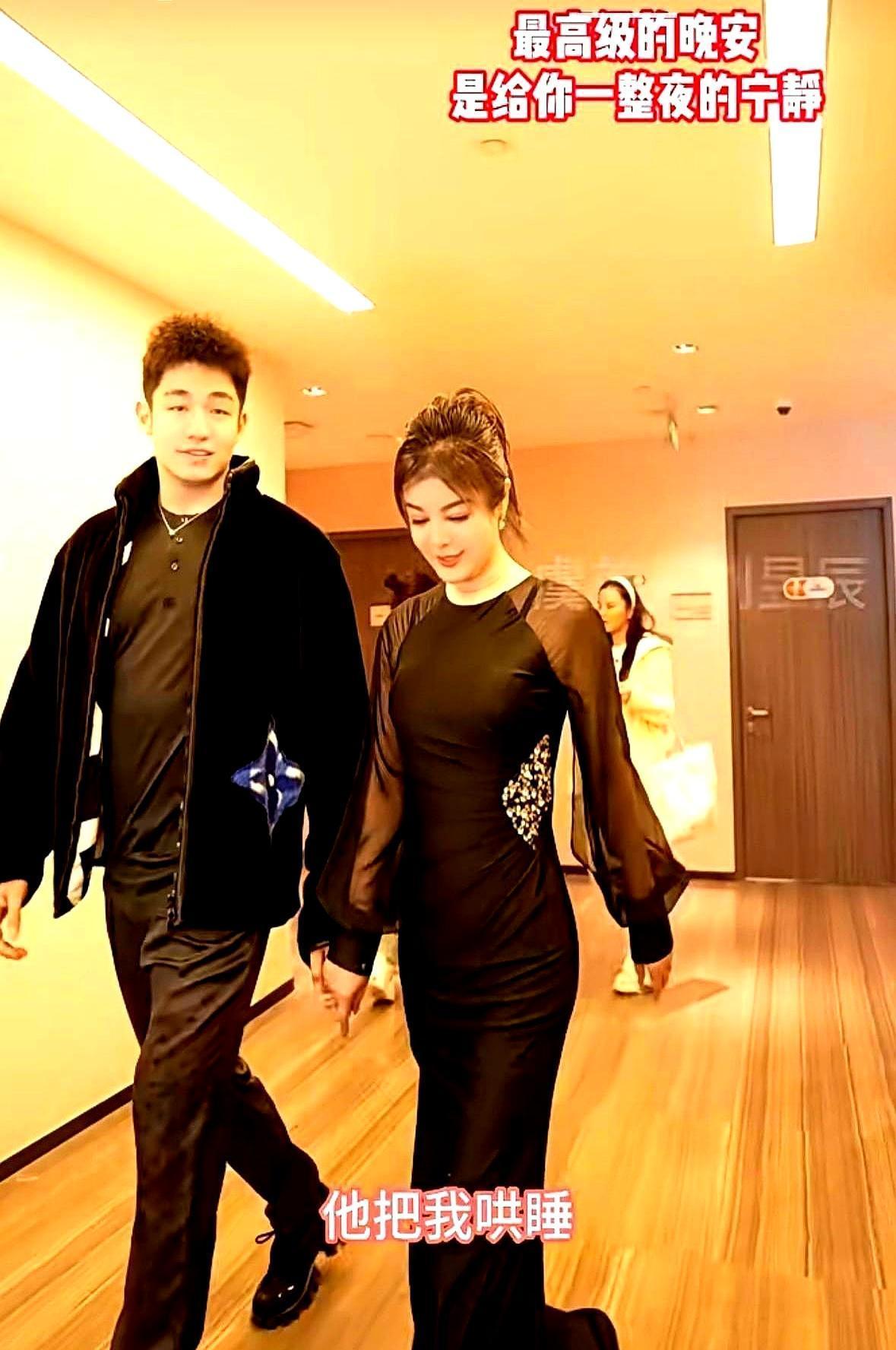 砸1200万，给25岁男主播配了台库里南。全网都在骂55岁的张琦疯了，为老不尊