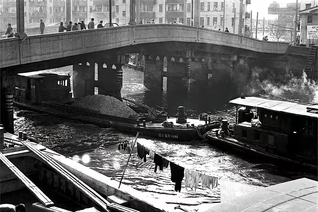 听一个退休的老公安讲过一桩旧案，真是脊背发凉他说最难破的案子，往往是自己人干