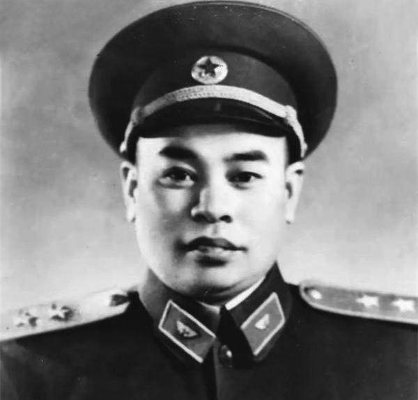 黑山阻击战中，开国中将俘虏国军军长，军长被俘后，他当面追问：你究竟服不服？19