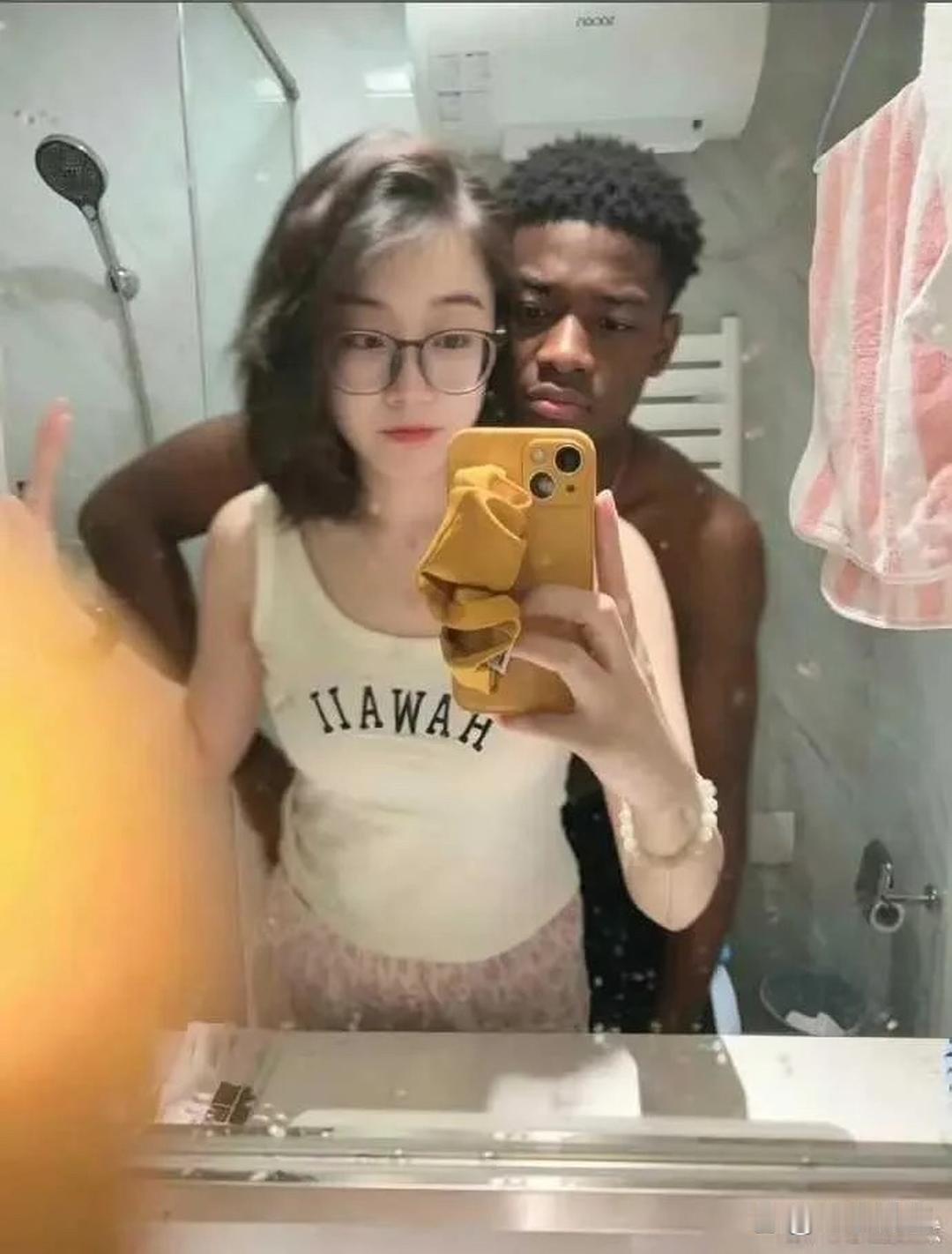 这个男的比国内的黄毛还要黄毛你们怎么看？​​​