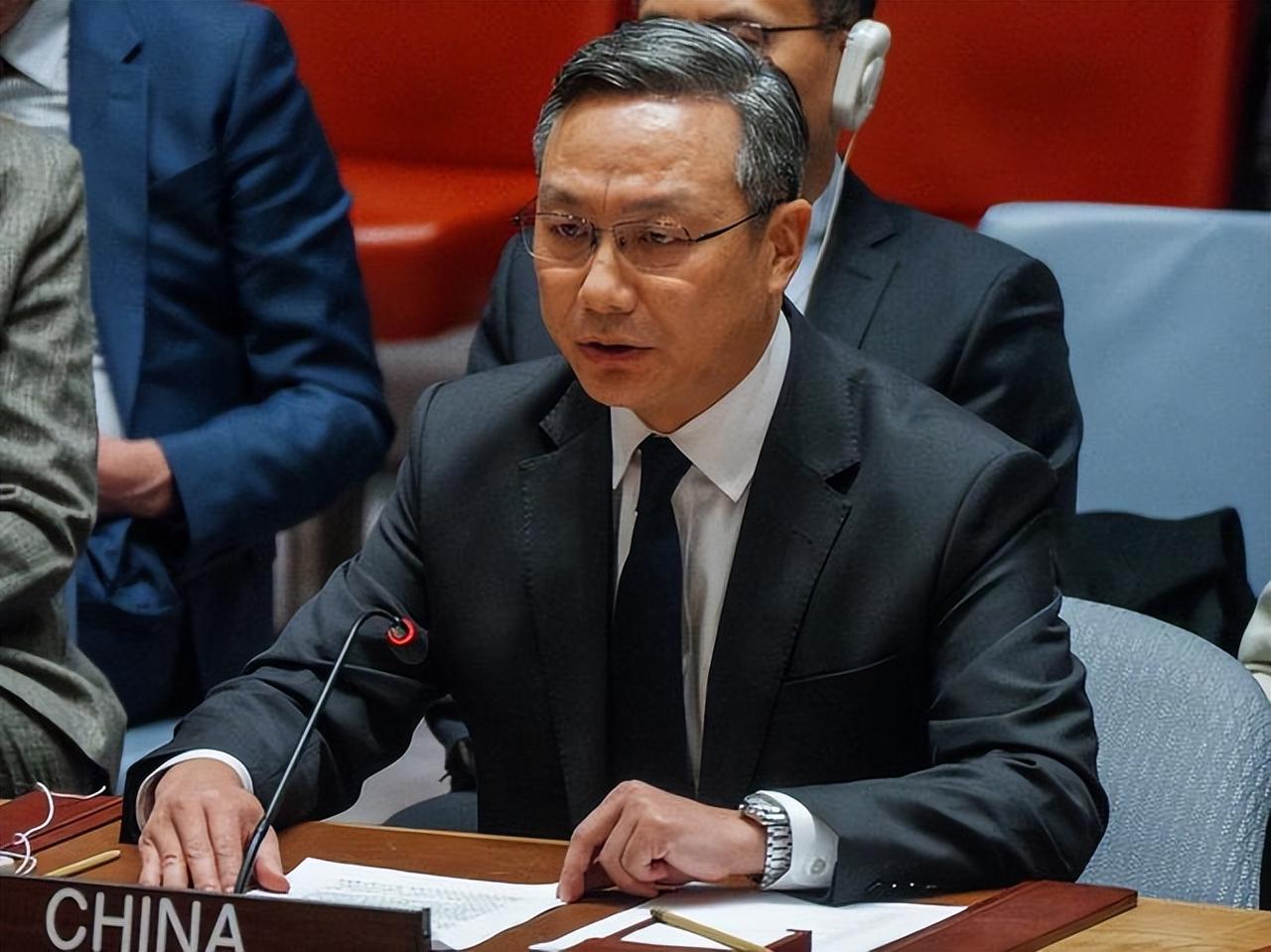 最近联合国这一幕，看得人直呼解气。当着全场190多个国家的代表，中国代表不再