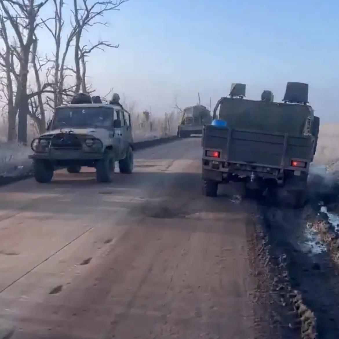 俄军大量的部队进驻到红军城之中，这样就可以保证俄罗斯的后方的安全了，不至于被乌军