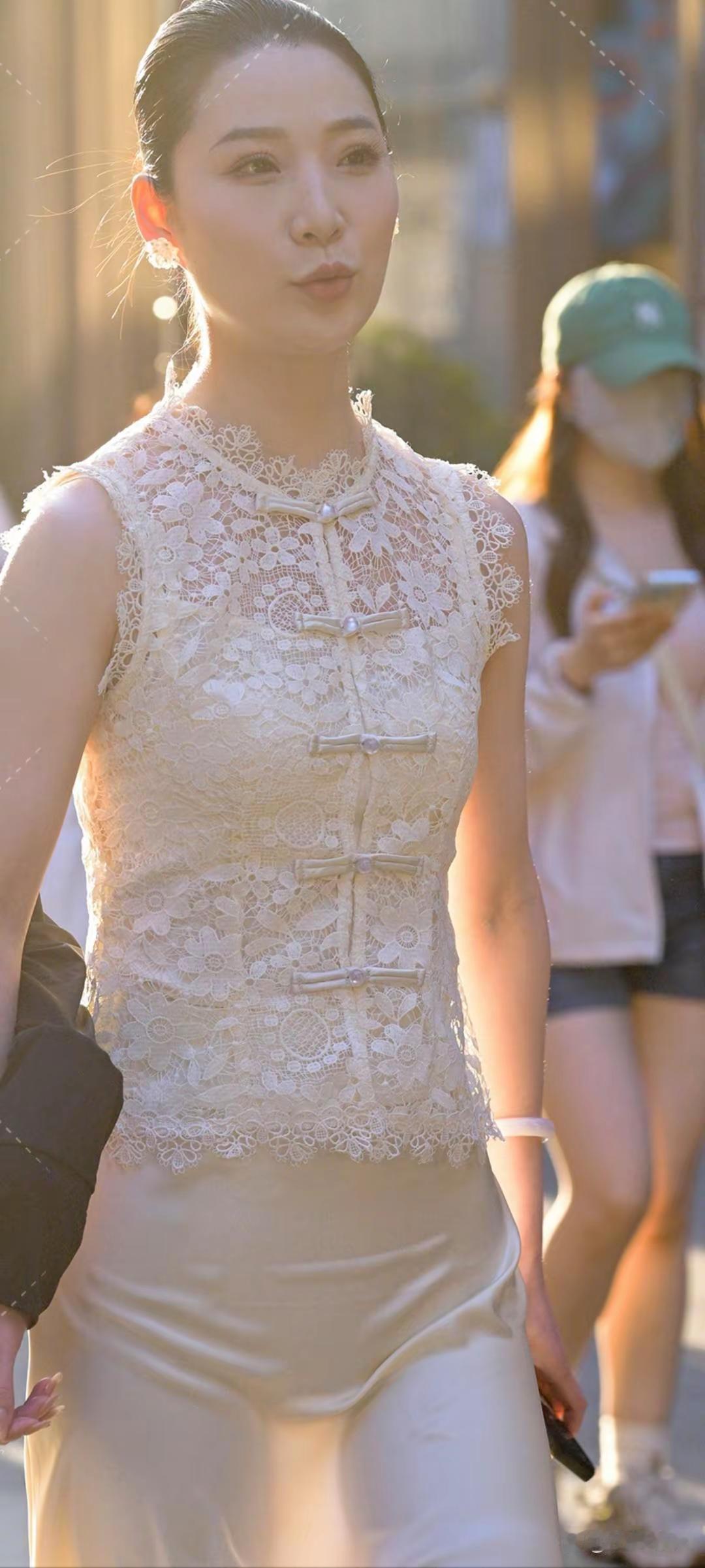 美女模特女神优雅气质街拍<...