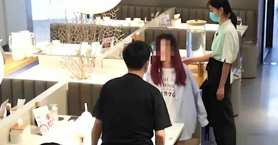 专挑上千的日料店，买单时喊"男生该多付出"？这哪是找对象，分明是找长期饭