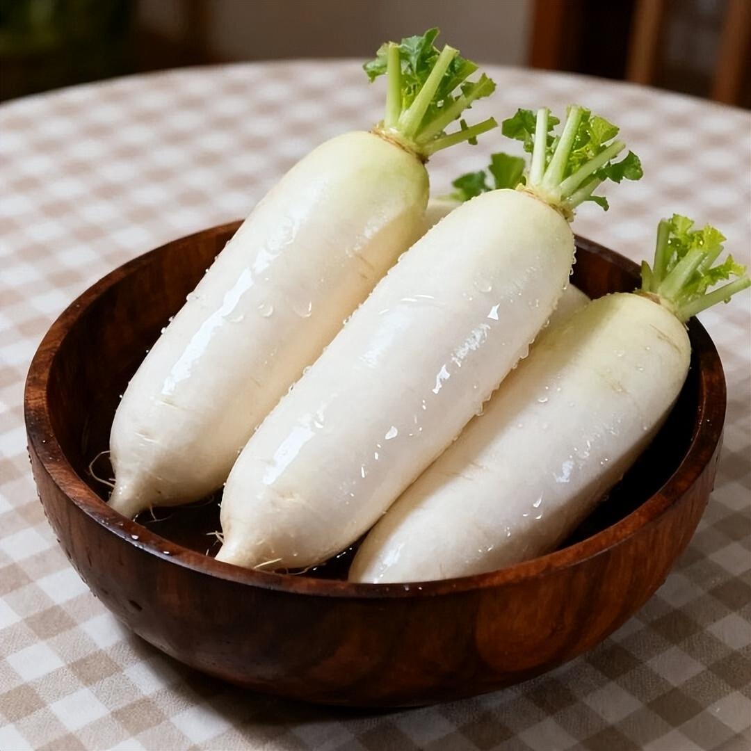 白萝卜被重新评价！医生：坚持吃白萝卜的人，肠道老化速度更慢？有些食物，平平无