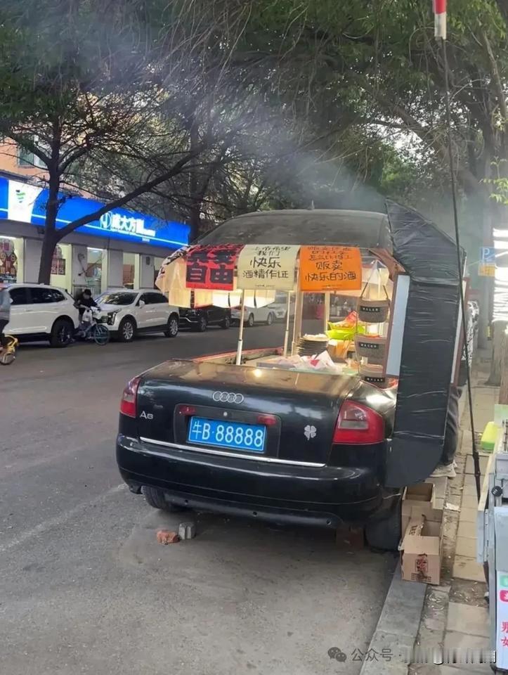 消费方向如何把握，掌握这两点就够啦！1消费从以前消费升级，转为现在消费降级，做