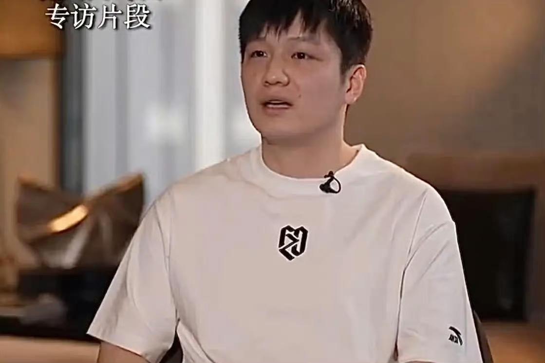 看了樊振东的采访视频，我忽然觉得他回不回国家队己不重要了。相比国家队，我更希望他