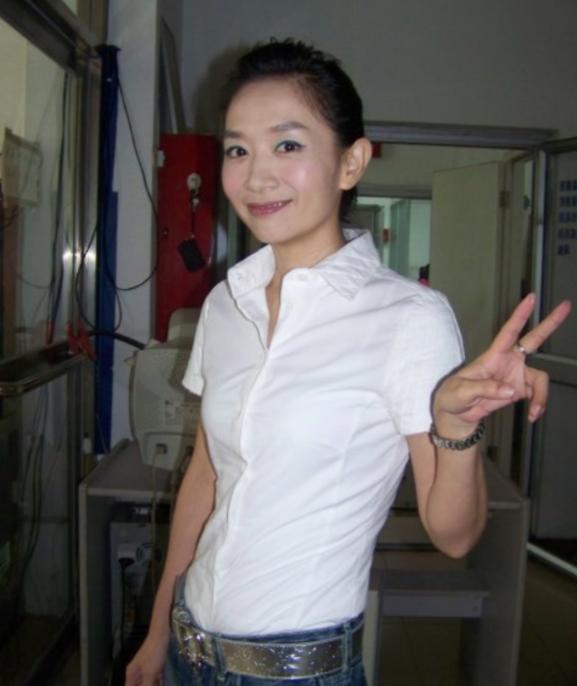著名主持人王芳当年不顾家人劝阻，执意嫁给大自己15岁的中科院专家田哲，可万万没想