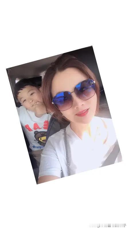 何晴儿子发文悼念妈妈1月13日，何晴儿子许何发文悼念妈妈。这天既是妈妈生日，也