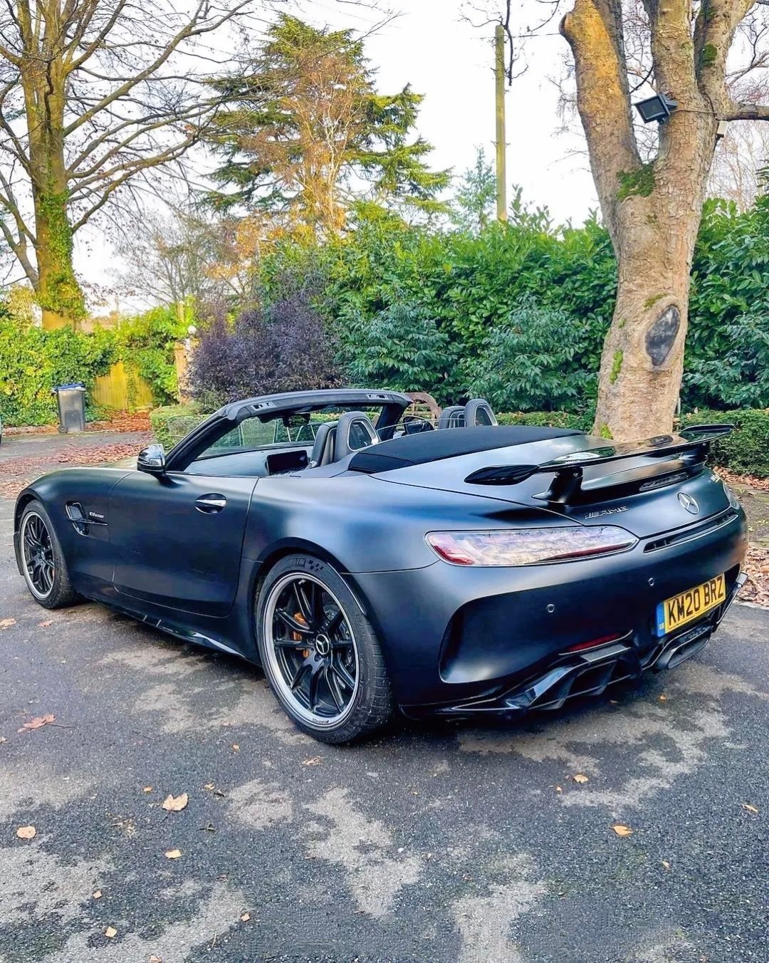 有些车，是一辈子要买一台的，比如这台阿斯顿马丁VantageRoadster，