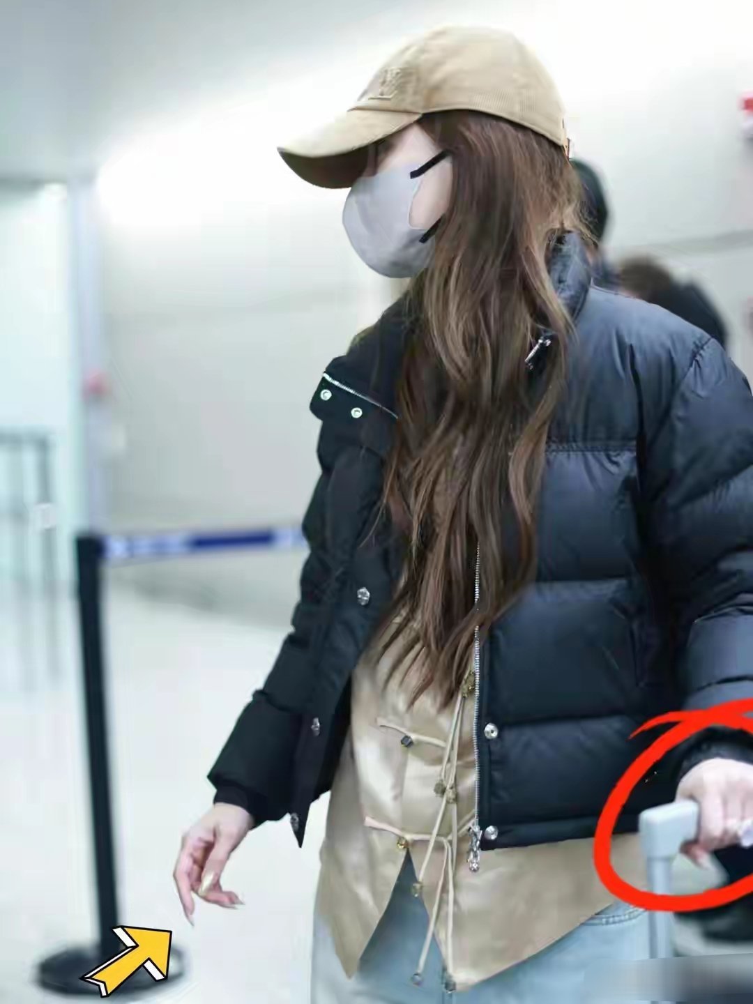 杨颖带小海绵回上海过年，全身奢侈品价格超15W，手腕戴满金手串！