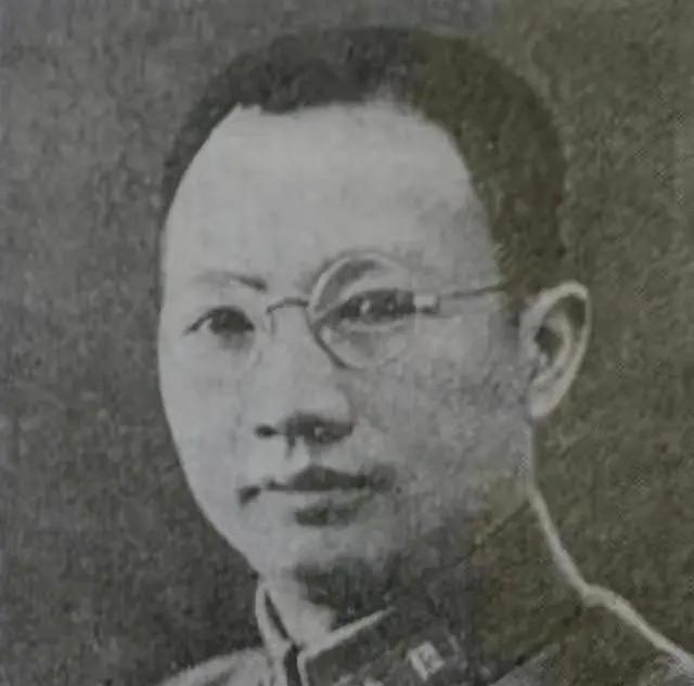 1949年11月18日，国民党军长刘伯龙带着一连卫兵，大摇大摆地来到晴隆县府，准