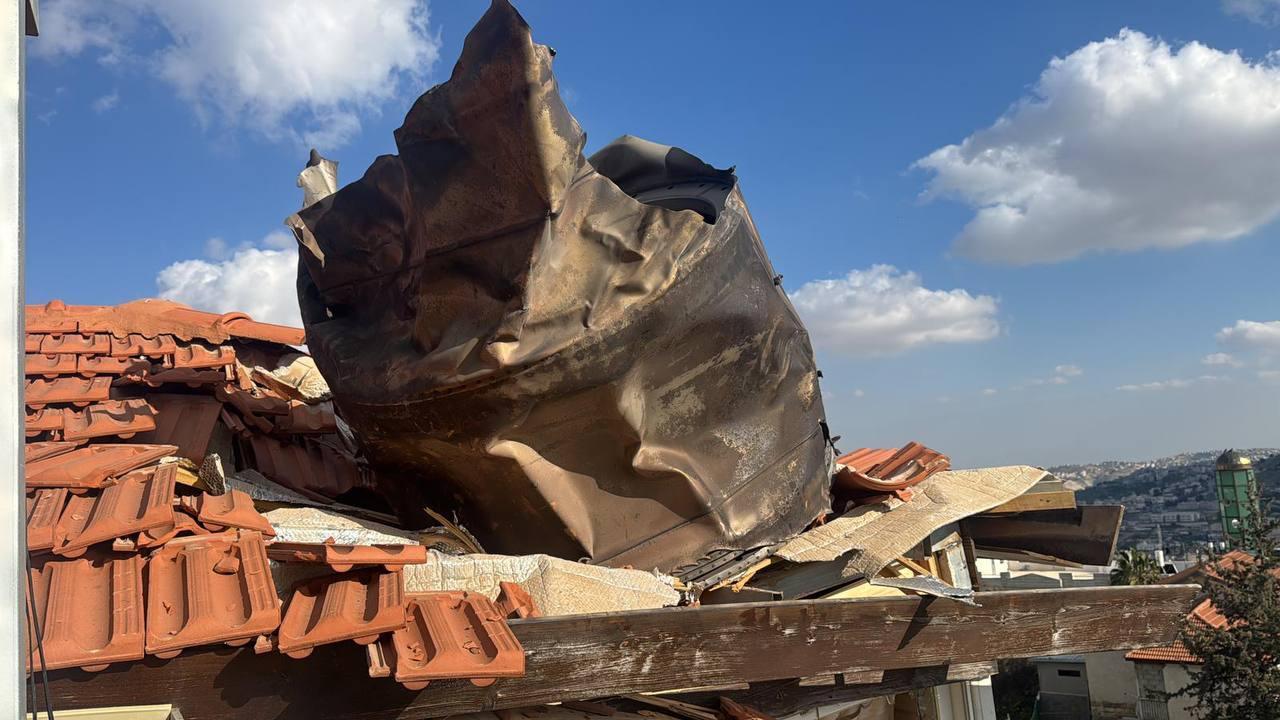 一枚伊朗导弹落在东耶路撒冷的一栋居民楼上，另外特拉维夫遭到伊朗持续不断的轰炸，大