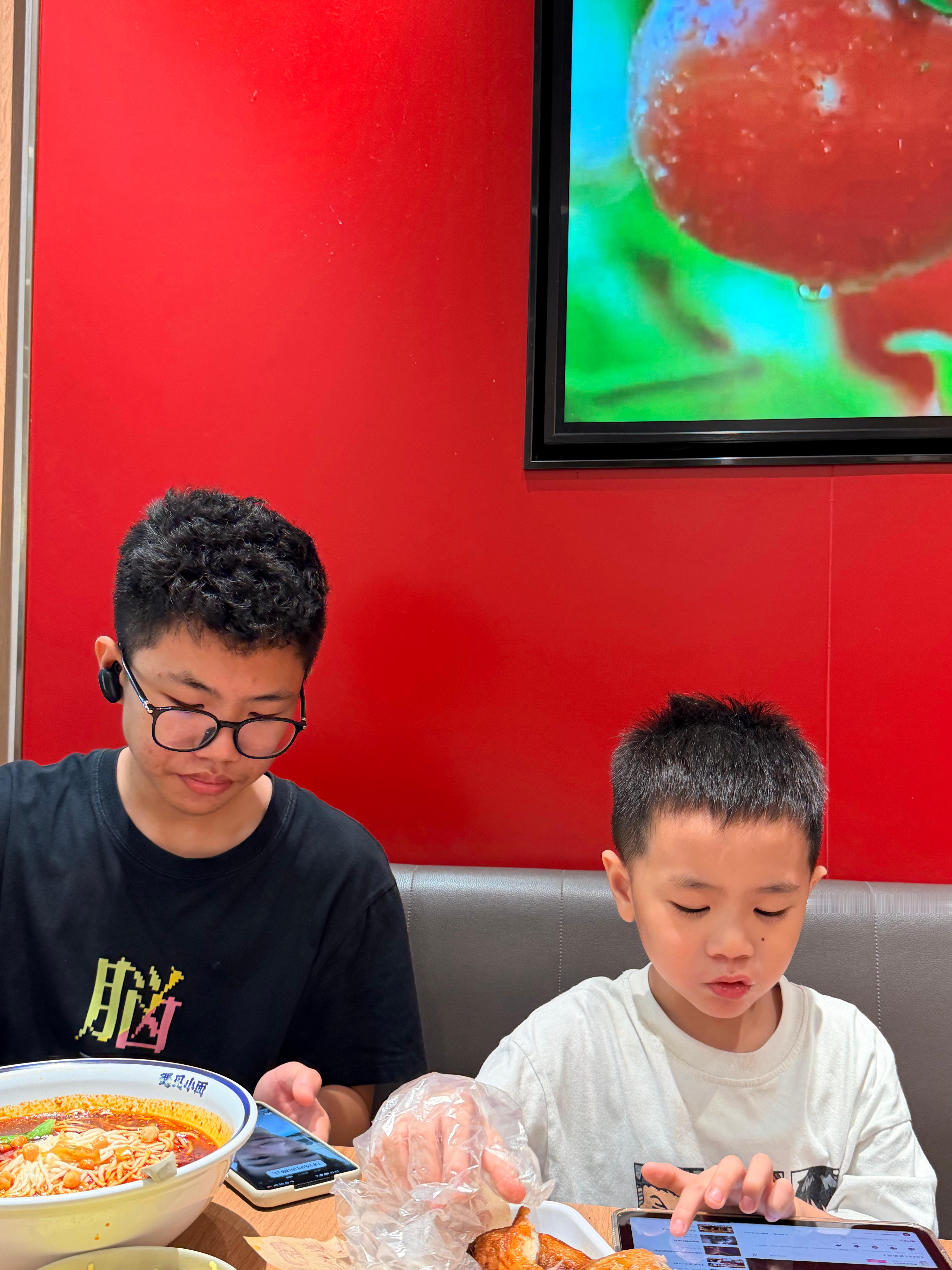 今天又是带娃吃面🍜​​​