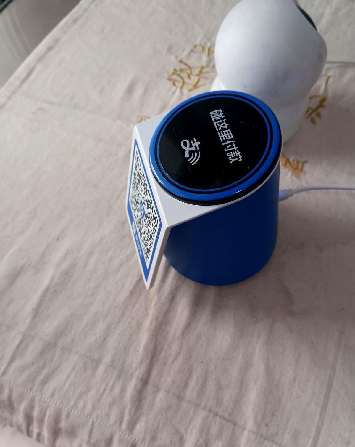 支付宝这回是不是有点“飘”了？当年满大街免费送的收款音箱，竟然悄悄开始收流量费