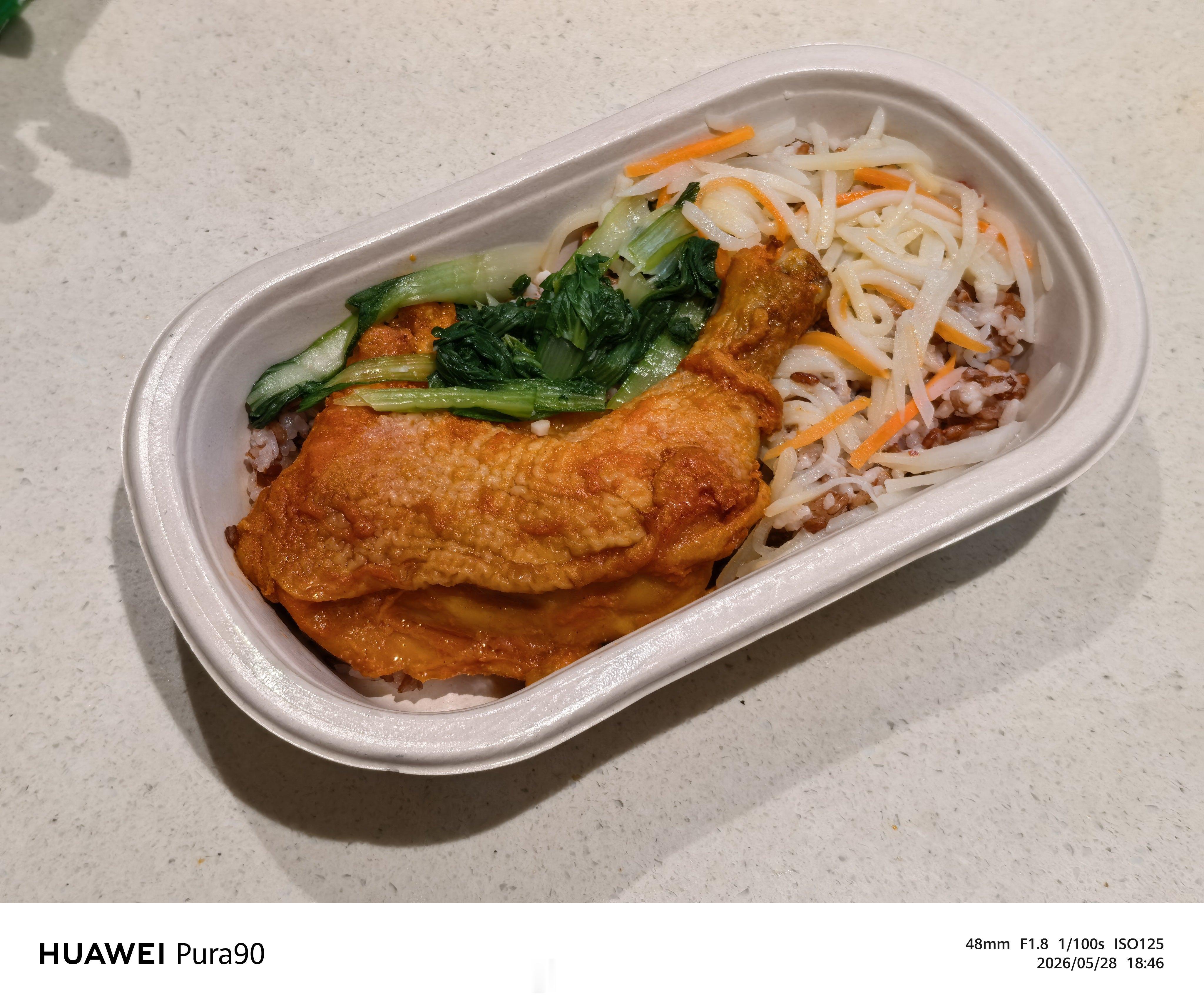 奥乐齐减脂餐折后10.4元，鸡腿+素菜+糙米饭