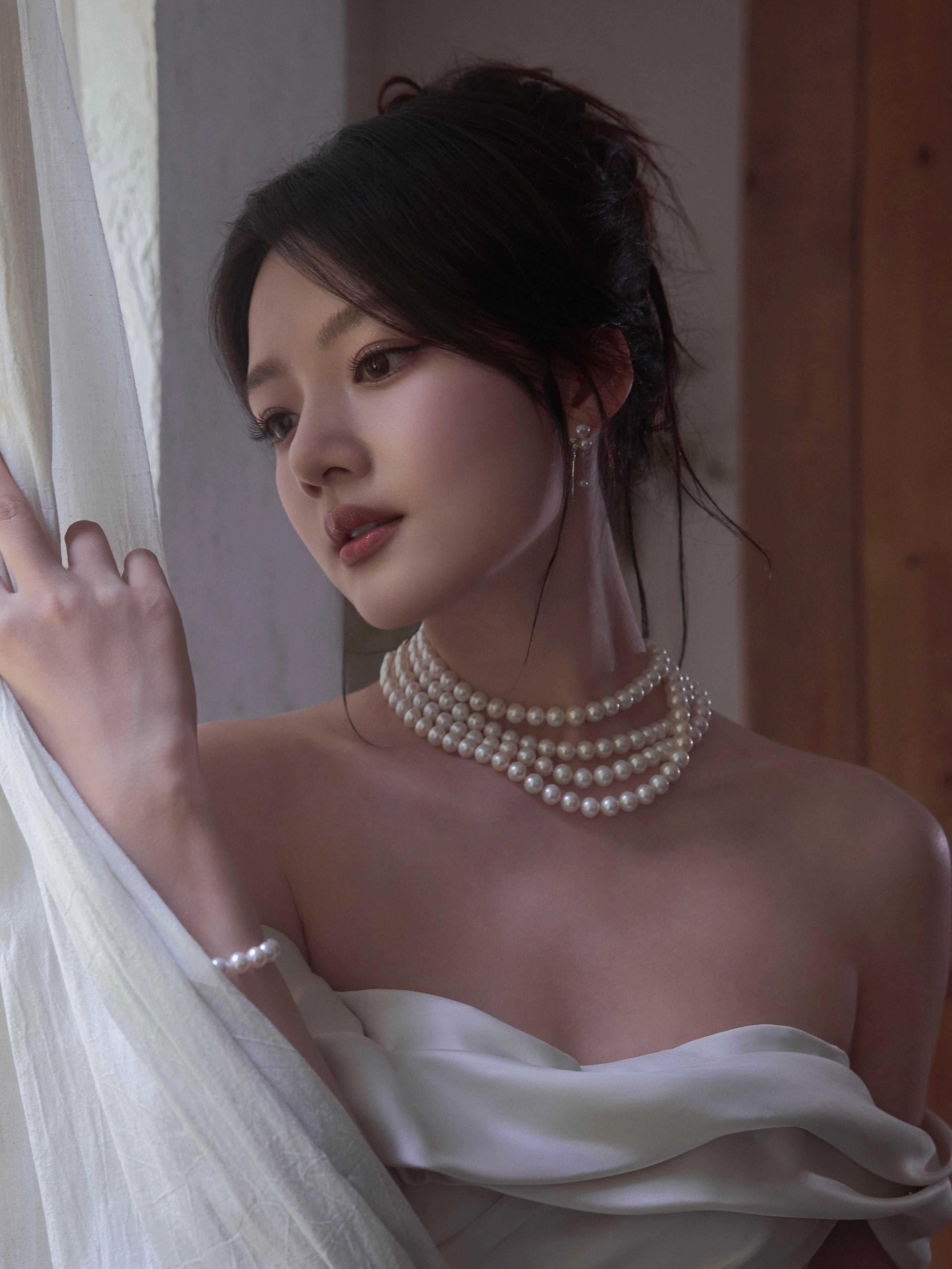 任敏怎么越来越美了任敏这姑娘真是越看越像颗珍珠——珠圆玉润的！五官精致，皮肤细得