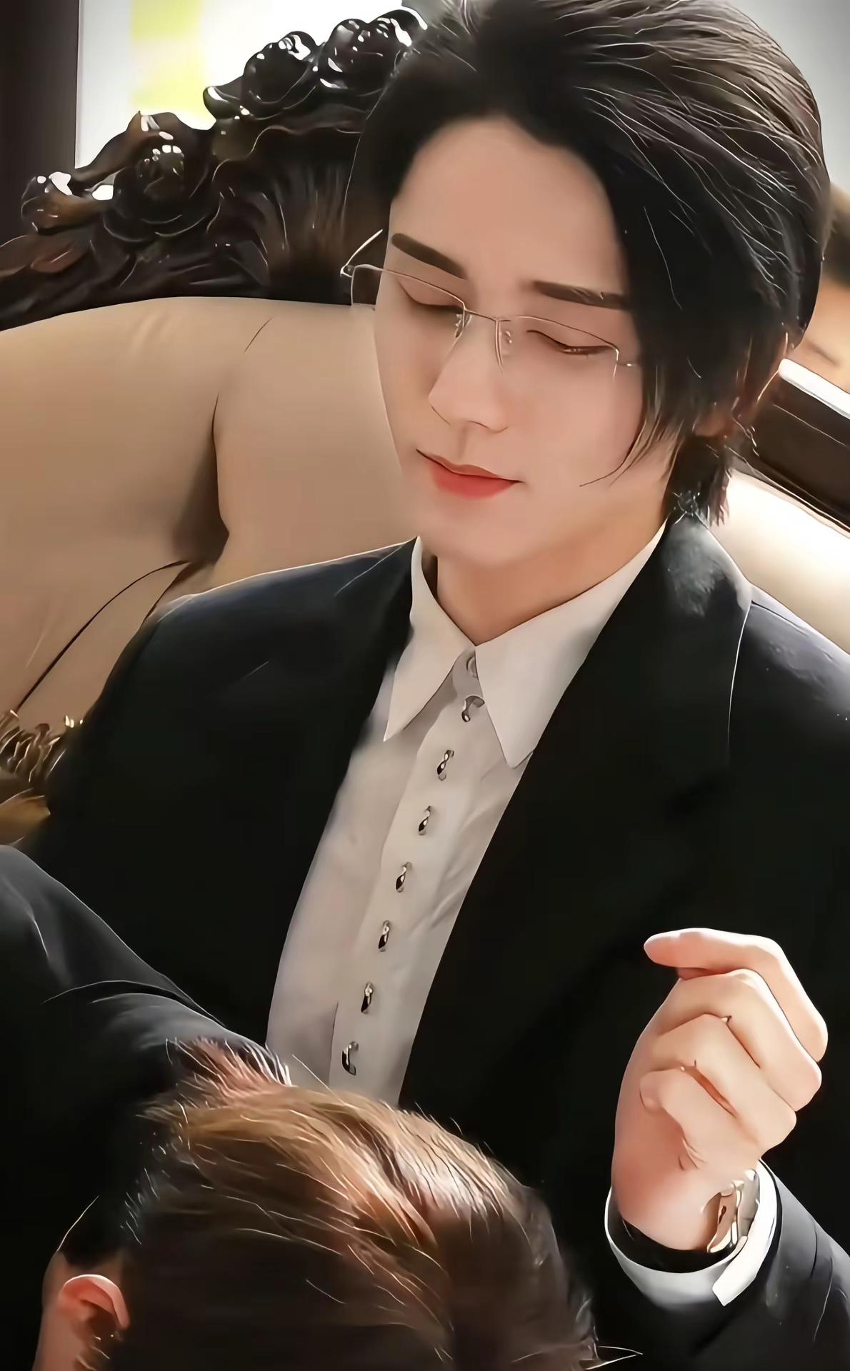 你温柔的唇致命的眼神权威男主张新成