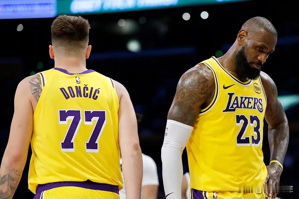詹姆斯、东契奇关系不合！据美媒Sportsreiter和lakerDaily报