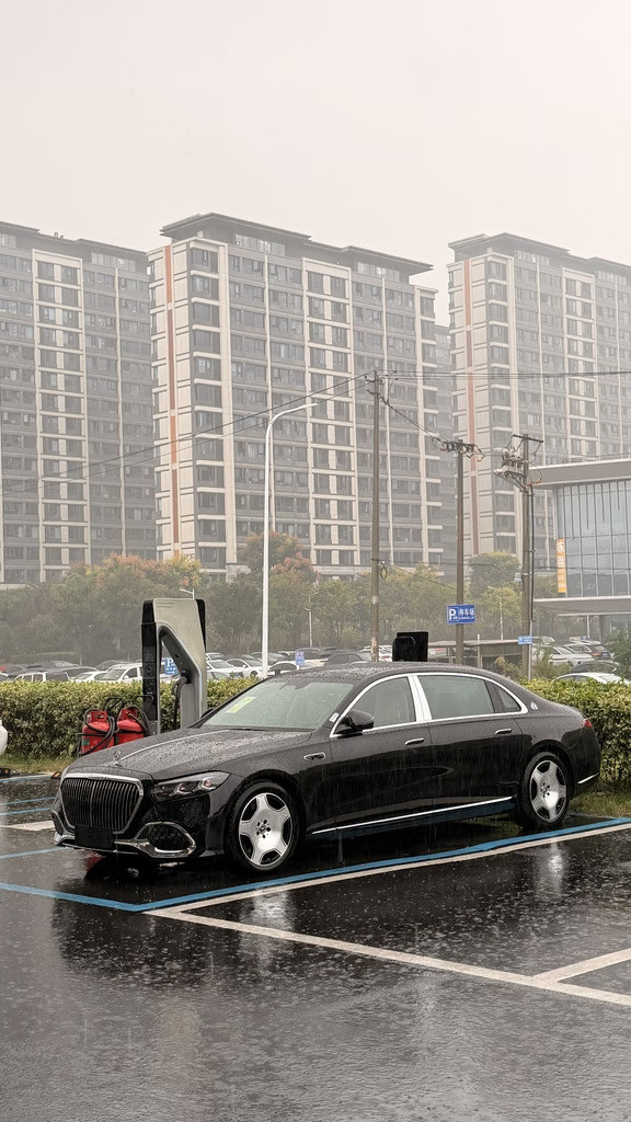 雨天迈巴赫是什么梗