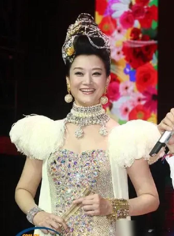 明明能躺赚2亿，她为啥转身就走？宋祖英凭国民度本可年入上亿代言费。却只做