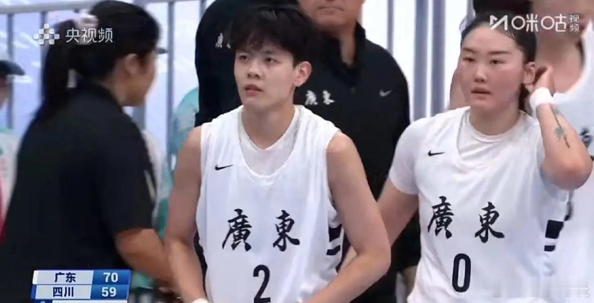 全运会女篮决赛！！李梦和杨舒予根本不在一个档次！！李梦，全运会女篮决赛上场13分