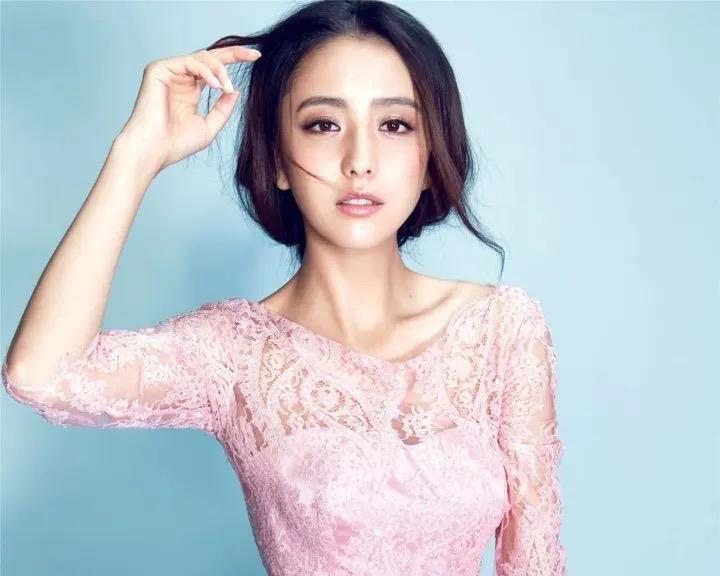 导演陈思诚回忆道：“当年筹备《北京爱情故事》，女主角沈冰的设定是‘清纯型’，我第