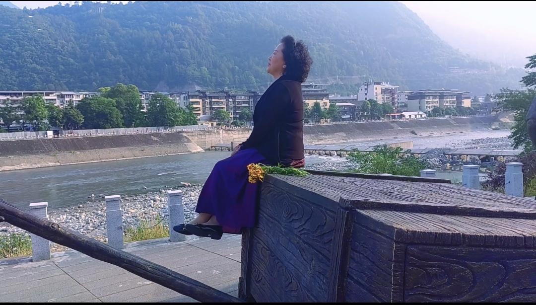 晒出你近期的原创摄影作品太阳高照，火辣辣的六月也挡不住我的热爱，拍照。别人都在家