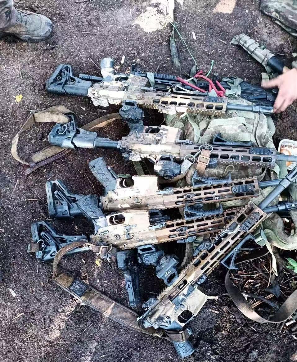 俄乌战争当中，步兵卧姿射击方式，正在被淘汰，突出的是近距离遭遇战的突出夹持射击能