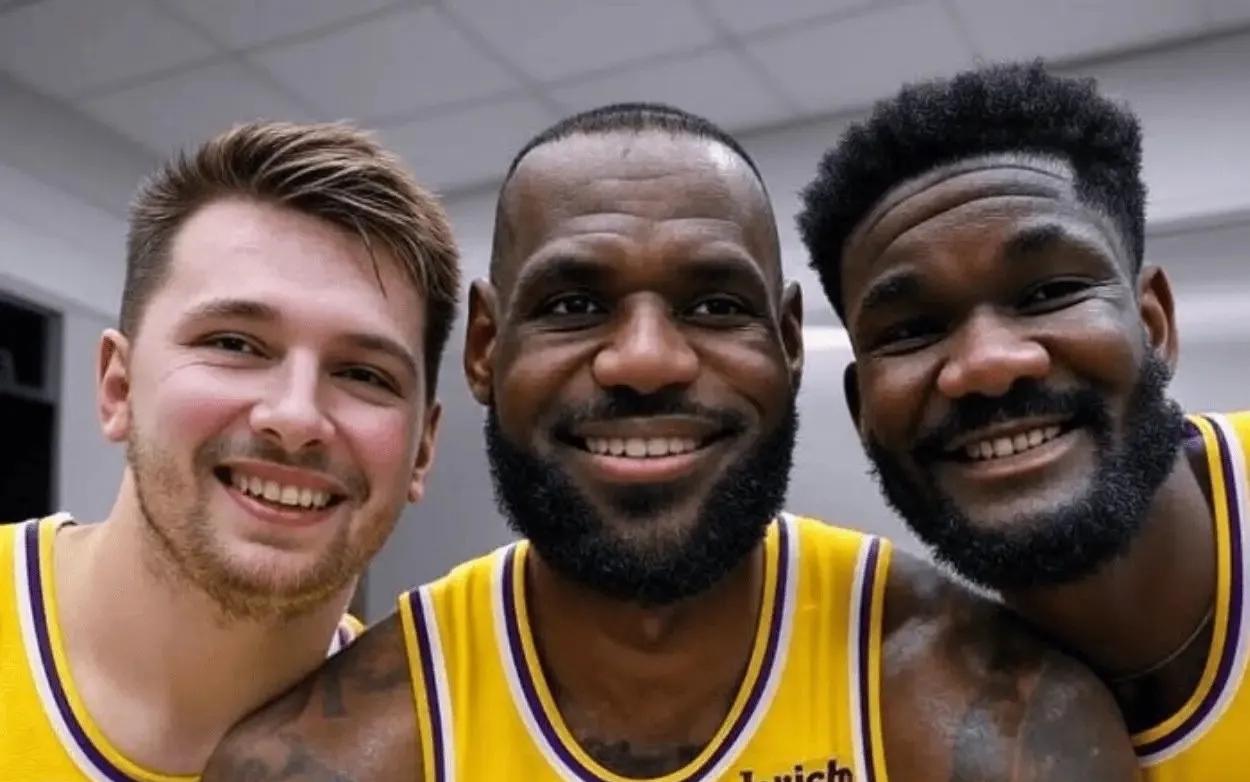 湖人捡到宝了艾顿，场均17.5分，8.5篮板，命中率65%，年薪700万拉拉