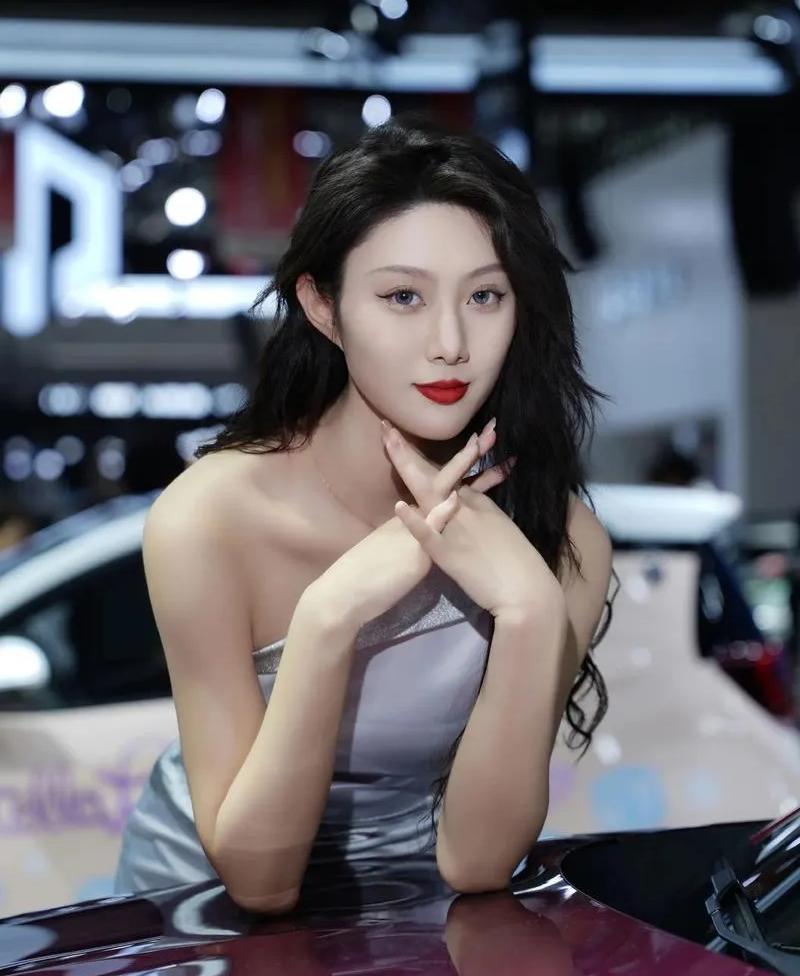 能生的时候缺钱不想生，赚到钱时又年纪大生不了。刺激生育就是要提高育龄夫妇的生娃积