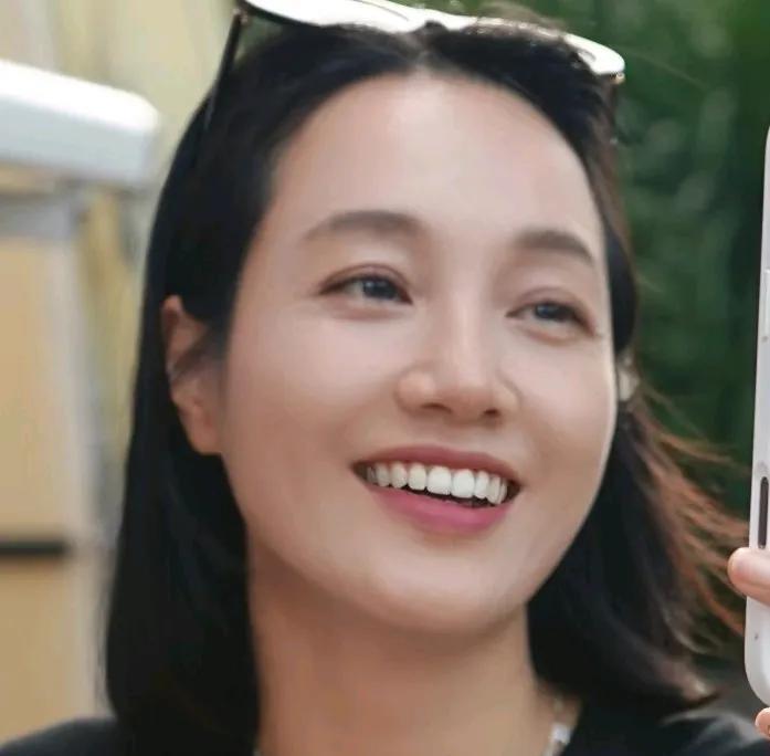 全网都在嘲讽朱丹，可是她从之前主持节目叫错名字之后一直没有改，为什么呢？因为