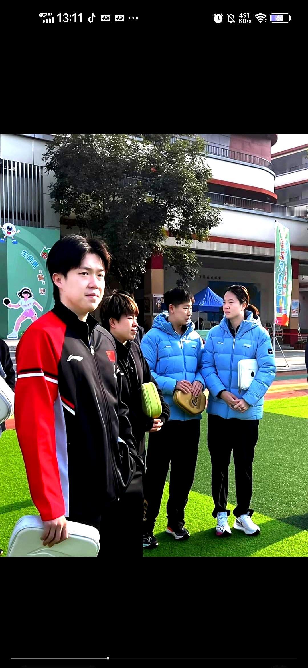 这班跟谁一起上怎会一样？教练组硬是把俩人拆开，安排孙颖莎领着梁靖崑笑得满