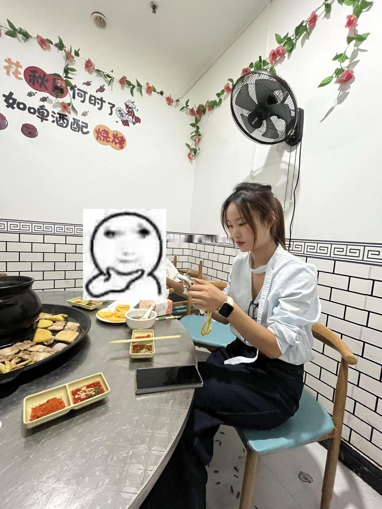 隔壁阿姨给小王介绍了对象，说他单位的小…长的很漂亮.