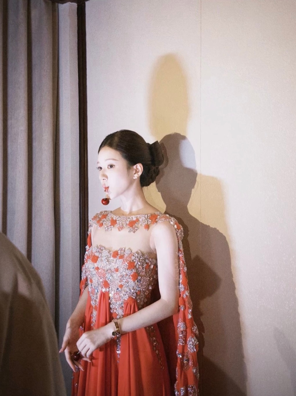 女神你随便吧美死我算！VOGUE红毯直播赵露思