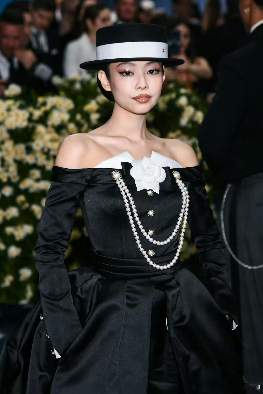 Lisa和jennie合照轻轻松松秒了[doge]​​​